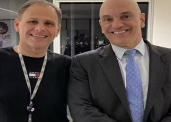 O procurador-geral da República, Paulo Gonet, denunciou Eduardo Tagliaferro ao STF por crimes como violação de sigilo funcional e coação. A acusação alega que o ex-assessor vazou mensagens sigilosas para a imprensa para desacreditar investigações e atender interesses de organização criminosa. A defesa alega perseguição.