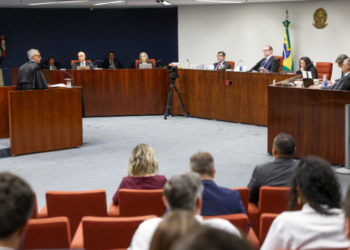 Confira quando cada ministro do STF se aposenta e o tempo de mandato na Corte. Ministros possuem cargo vitalício, mas aposentadoria compulsória ocorre aos 75 anos.
