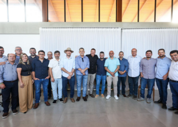 O presidente da Alerj, Rodrigo Bacellar, reuniu-se em Paraíba do Sul com prefeitos e vice-prefeitos da região, reforçando união política e atenção às demandas do interior do Rio.