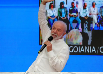 Lula participou neste sábado (13) de mutirão hospitalar em 25 estados, exaltou o SUS e afirmou que saúde da população está acima de disputas políticas.