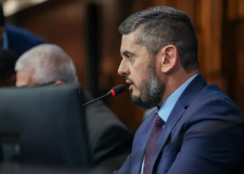 A Assembleia Legislativa do Rio de Janeiro aprovou o Pacote de Enfrentamento ao Crime, que inclui cerco eletrônico inteligente, restrições em presídios e novas regras para internação de adolescentes infratores.