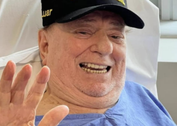 Raul Gil, 87, está internado em São Paulo com diverticulite aguda. A internação expôs briga familiar envolvendo filhos e netos, com acusações, ordem extrajudicial e pedido de paz do apresentador.