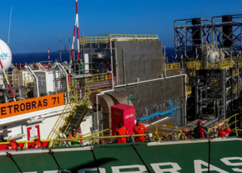 Brasil supera, pela primeira vez, marca de 5,16 milhões de barris de petróleo e gás por dia em julho de 2025. Produção do pré-sal representa 79% do total, com destaque para o campo de Tupi e o FPSO Guanabara.