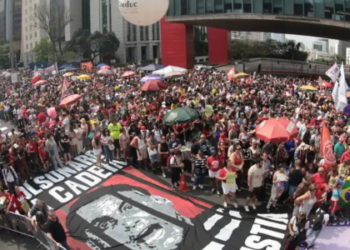 Manifestações em 33 cidades do Brasil, incluindo todas as capitais, reuniram milhares contra a PEC da Blindagem e a anistia a golpistas de 8/1. Protestos tiveram artistas como Daniela Mercury e Wagner Moura.