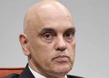 O ministro Alexandre de Moraes classificou como "ilegal e lamentável" a aplicação da Lei Magnitsky pelos EUA contra sua esposa, Viviane Barci de Moraes. STF denuncia violação da soberania do Brasil e do Direito Internacional.