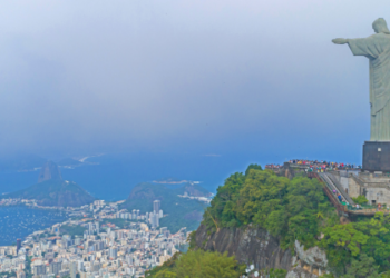 Frente fria chega ao Rio de Janeiro com ventos de até 90 km/h, chuvas e queda brusca de temperatura. Inmet e Marinha emitem alertas para a população e navegadores.