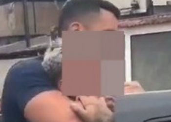 Adolescente ligado ao rapper Oruam é apreendido novamente. Polícia aponta que ele atuava como segurança de líder do Comando Vermelho no Complexo da Penha.