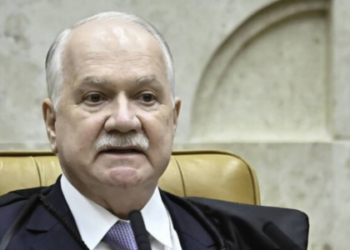 Luiz Edson Fachin toma posse como presidente do STF. Saiba mais sobre sua trajetória, perfil jurídico e os desafios do Supremo em meio a pressões internas e externas.