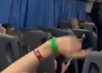 Vídeo mostra estudantes da Escola Humanos, em Canning, cantando ato antissemita em Bariloche; escola e presidente argentino Javier Milei condenam episódio.