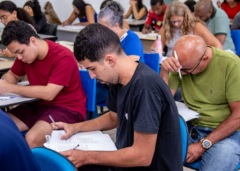 Vestibular Cederj oferece 7.355 vagas em 16 cursos na modalidade semipresencial. (Divulgação Gov RJ)
