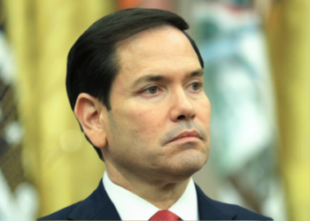 Marco Rubio afirmou que os EUA podem voltar a atacar embarcações usadas pelo tráfico de drogas no Caribe. A ação recente contra um navio da Venezuela, celebrada por Trump, é questionada pela Venezuela e criticada pelo presidente da Colômbia, Gustavo Petro.