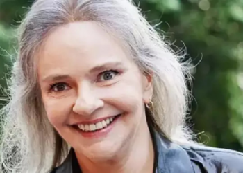 Angela Ro Ro, um dos nomes mais autênticos da música popular brasileira, morreu nesta segunda-feira (8), no Rio de Janeiro, aos 75 anos. A cantora estava internada desde junho com complicações pulmonares.