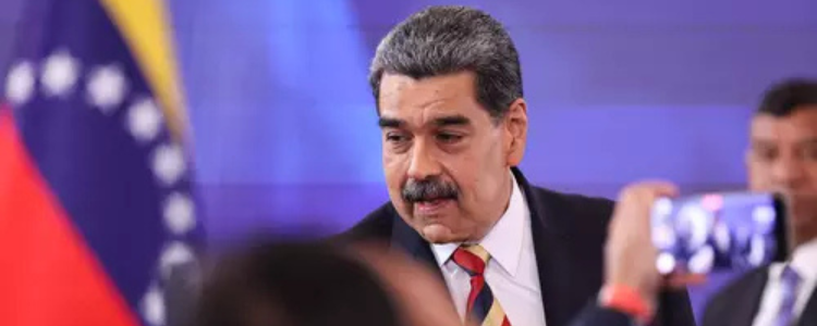 Nicolás Maduro antecipa o Natal na Venezuela para outubro, alegando proteger “o direito à felicidade” dos venezuelanos, medida que gera reações mistas entre população e especialistas.
