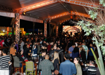 Feira Gastronômica em Macaé arrecadará recursos para a Associação AME Mais, unindo sabores da culinária local e solidariedade em evento cultural na Praça Veríssimo de Melo.