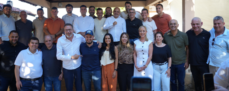 Rodrigo Bacellar, presidente da Alerj, reuniu 19 prefeitos do Norte e Noroeste fluminense em São Fidélis, reforçando seu espaço político e sinalizando articulação independente na corrida pelo governo do estado.