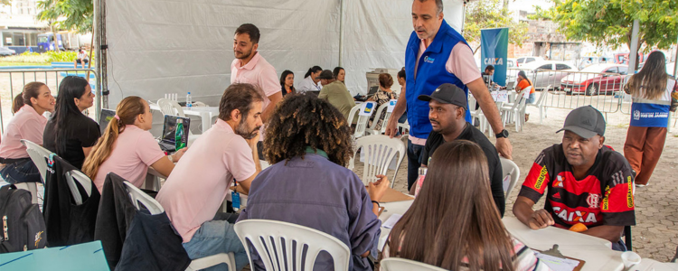 Mutirão da Renegociação do Consumidor em Macaé oferece descontos que chegam a 97%. Evento ocorre até esta sexta-feira (12), com participação de bancos, operadoras e empresas de serviços.