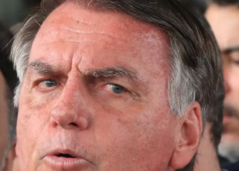 STF prevê execução das penas de Jair Bolsonaro e aliados até dezembro, caso recursos sejam rejeitados. Condenações variam de 16 a 27 anos em regime fechado.