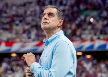 Fortaleza Esporte Clube desliga o treinador Renato Paiva e sua equipe. Entenda os motivos da decisão do Leão do Pici e o cenário do clube no Campeonato Brasileiro e na Copa Libertadores. Notícia completa aqui.