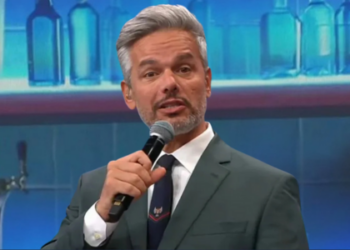 Otaviano Costa anunciou sua saída da Band e do programa Melhor da Noite. A decisão, em comum acordo, ocorre após desgaste da rotina entre Rio e São Paulo e questões de saúde. Ele permanece até 31 de outubro.