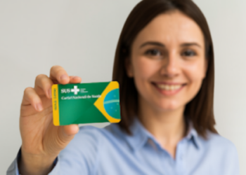 O novo Cartão Nacional de Saúde, vinculado ao CPF, substitui o antigo número do Cartão SUS e amplia a integração digital no atendimento público de saúde.