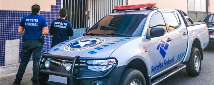 Força-tarefa da PF e Receita Federal, em cooperação com Irlanda e EUROPOL, desarticula organização criminosa que traficava mulheres para exploração sexual. 5 prisões e 30 buscas foram realizadas no Brasil.