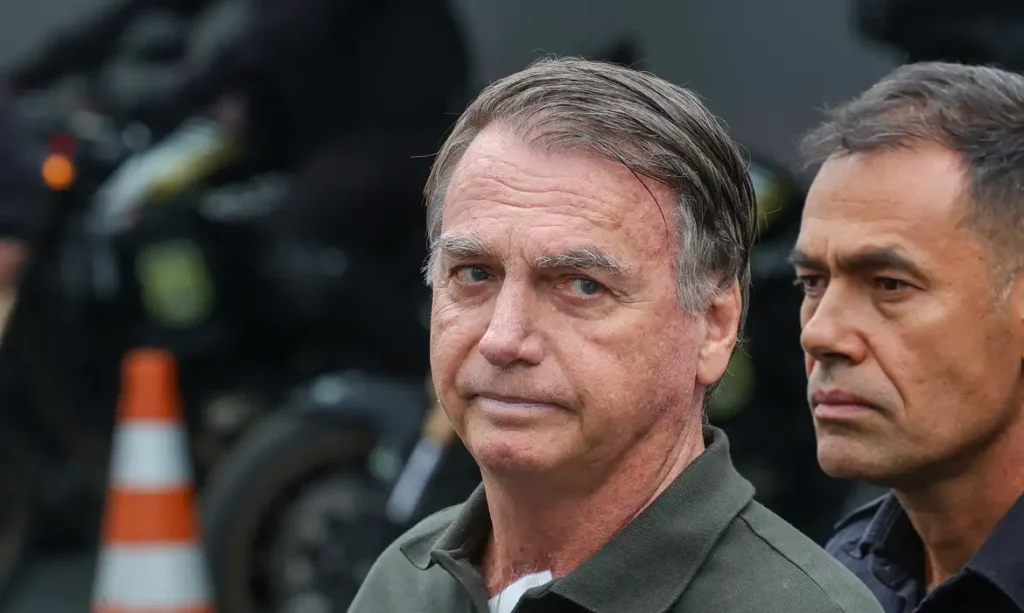 Moraes mantém restrições enquanto analisa pedido de Bolsonaro para evento familiar.
