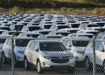 Detran RJ alerta: dirigir com licenciamento vencido é infração gravíssima.