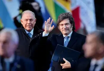 Milei sai fortalecido das eleições legislativas e promete acelerar reformas estruturais.