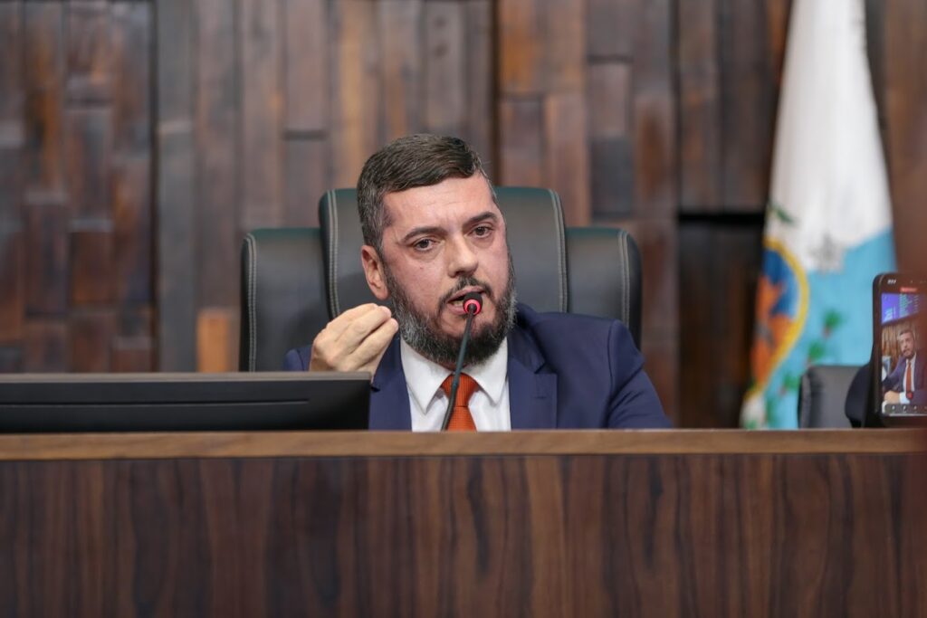 A Alerj aprovou projeto que obriga hospitais públicos e conveniados ao SUS a realizar exame ortopédico para diagnóstico precoce de Pé Torto Congênito em recém-nascidos.