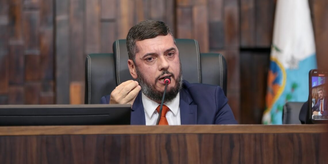 A Alerj aprovou projeto que obriga hospitais públicos e conveniados ao SUS a realizar exame ortopédico para diagnóstico precoce de Pé Torto Congênito em recém-nascidos.