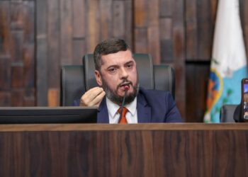 A Alerj aprovou projeto que obriga hospitais públicos e conveniados ao SUS a realizar exame ortopédico para diagnóstico precoce de Pé Torto Congênito em recém-nascidos.