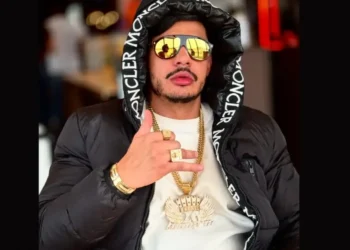Rapper Hungria deixa hospital após melhora no quadro clínico; caso de metanol segue sob investigação.