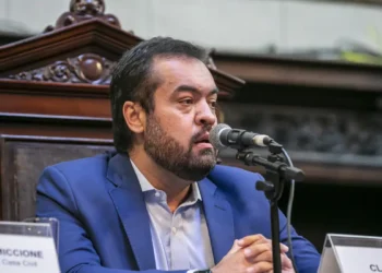 R$ 142 mil colocam Castro no centro da polêmica