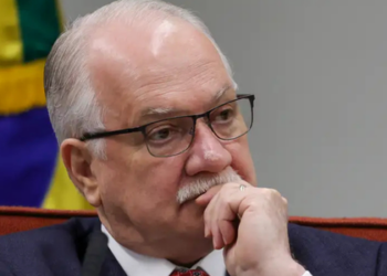O presidente do STF e CNJ, Edson Fachin, afirmou que o conselho vai mapear organizações criminosas no Brasil. Medida visa apoiar políticas de segurança pública e proteger direitos humanos.