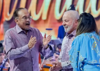 Lula celebra 80 anos na Malásia e recebe homenagens de líderes internacionais