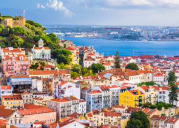Nova lei suspende vistos de trabalho em Portugal e endurece regras para imigrantes