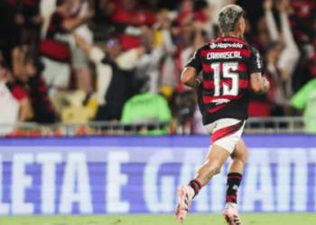 Mesmo diante de marcação cerrada do Racing, o Flamengo persistiu e garantiu vantagem rumo à final da Libertadores