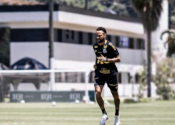Neymar treina no CT Rei Pelé e anima torcida com avanço na recuperação
