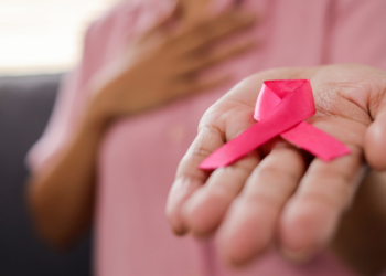 outubro rosa: como mulheres com câncer de mama podem garantir seus direitos