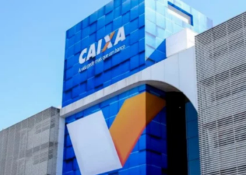 Sob determinação da CGU, a Caixa Econômica Federal divulgou a lista de assessores do presidente Carlos Vieira, que inclui aliados de Arthur Lira e familiares de políticos do Centrão.