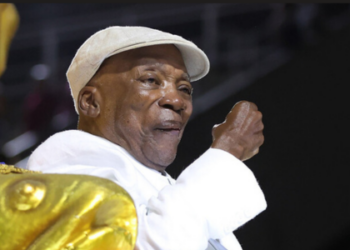 Milton Nascimento é diagnosticado com demência por corpos de Lewy aos 82 anos. Doença combina sintomas de Alzheimer e Parkinson. Artista viajou recentemente com o filho.