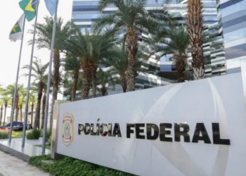 Polícia Federal e CGU realizam nova fase da Operação Sem Desconto para investigar fraude bilionária em aposentadorias e pensões do INSS. Mandados são cumpridos em 7 estados e no DF.
