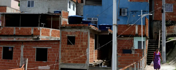 Segundo o IBGE, 73,8% dos domicílios com fome no Brasil em 2024 são chefiados por pessoas pretas ou pardas. Mulheres lideram mais da metade dessas casas, revelando desigualdade racial e de gênero no acesso à alimentação.