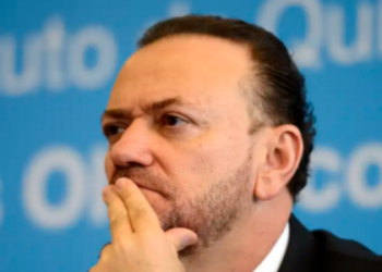 Presidente do PT, Edinho Silva, reafirma que Donald Trump é “fascista” e critica autoritarismo, perseguição a minorias e políticas econômicas do republicano.