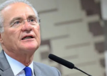 Davi Alcolumbre anunciou Renan Calheiros como relator do projeto que amplia a isenção do Imposto de Renda para quem ganha até R$ 5 mil. O texto, aprovado na Câmara, deve ser votado no Senado em até 30 dias.