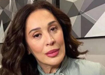 Claudia Raia sofre fratura durante espetáculo em Goiânia e cancela apresentações no Rio e na Paraíba. Atriz lamenta o acidente e promete retorno aos palcos.
