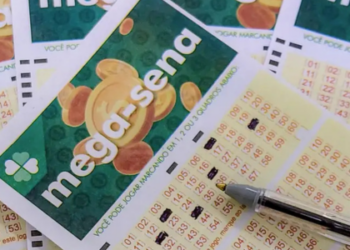 Com prêmio estimado em R$ 145 milhões, Mega-Sena realiza novo sorteio neste sábado. Apostadores têm até as 20h para participar.