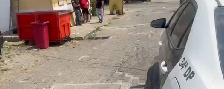 Polícia Civil investiga caso de infanticídio em Bangu. Jovem de 18 anos teria escondido a gravidez, dado à luz em casa e jogado o corpo do bebê no lixo.