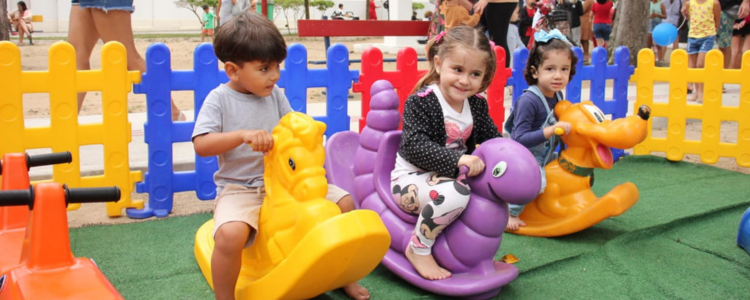 No próximo domingo (12), o Jardim São Benedito em Campos recebe evento especial do Dia das Crianças com brinquedos infláveis, personagens infantis e música ao vivo. Confira a programação e participe!