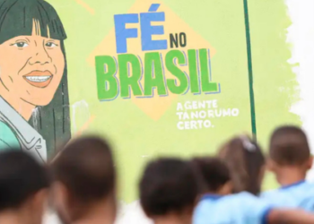 O Plano Nacional de Educação 2025-2035 recomenda investimento de 7,5% do PIB para fortalecer a educação no Brasil, focando na qualidade, infraestrutura e inclusão social. Projeto será debatido na Câmara dos Deputados antes da votação.